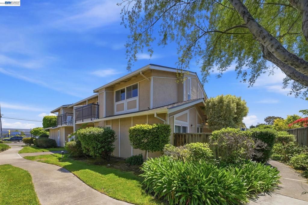 Image 2 of property listing at 14615 Doolittle Dr, San Leandro, CA 94577