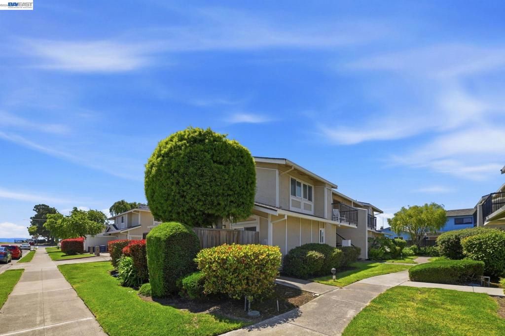 Image 3 of property listing at 14615 Doolittle Dr, San Leandro, CA 94577