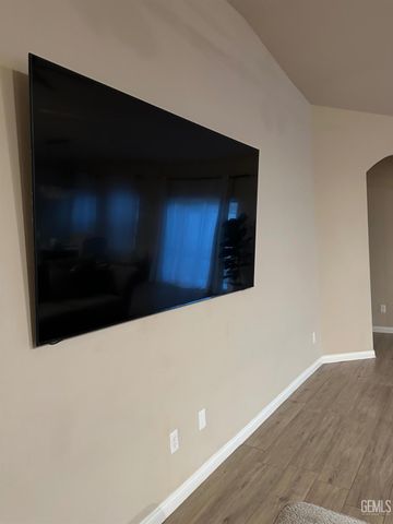 6104 Mybryn Court, Bakersfield, CA 93306