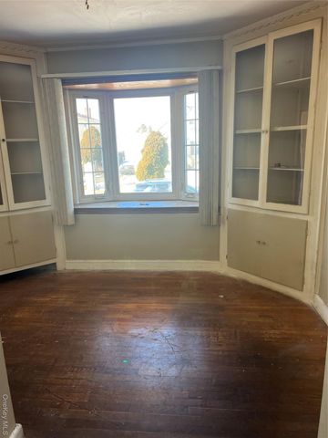 41 Kingston Street, Elmont, NY 11003