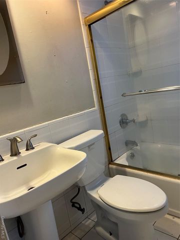 41 Kingston Street, Elmont, NY 11003