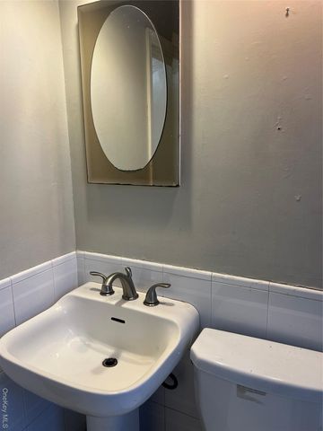 41 Kingston Street, Elmont, NY 11003