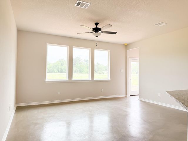 879 Pineview Circle, Jewett, TX 75846