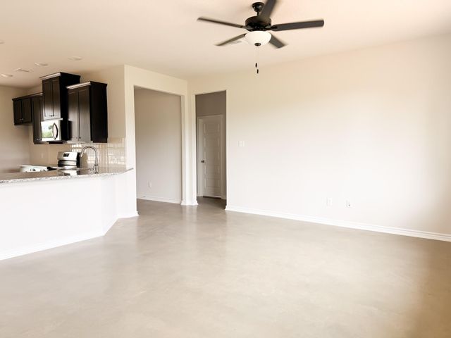 879 Pineview Circle, Jewett, TX 75846