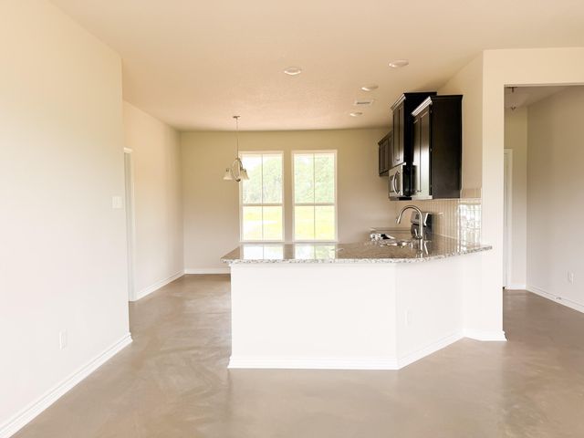 879 Pineview Circle, Jewett, TX 75846
