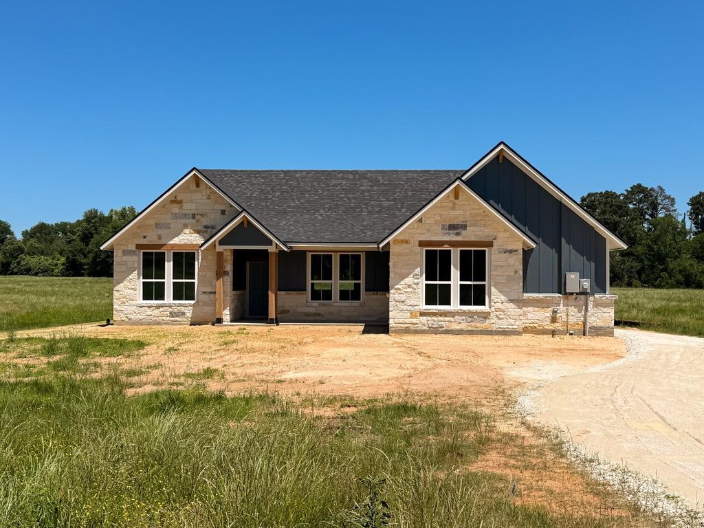 879 Pineview Circle, Jewett, TX 75846