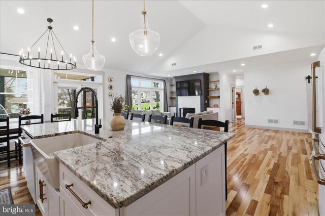 101 ACKLEY CIR, Lititz, PA 17543