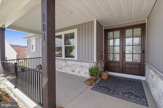 101 ACKLEY CIR, Lititz, PA 17543