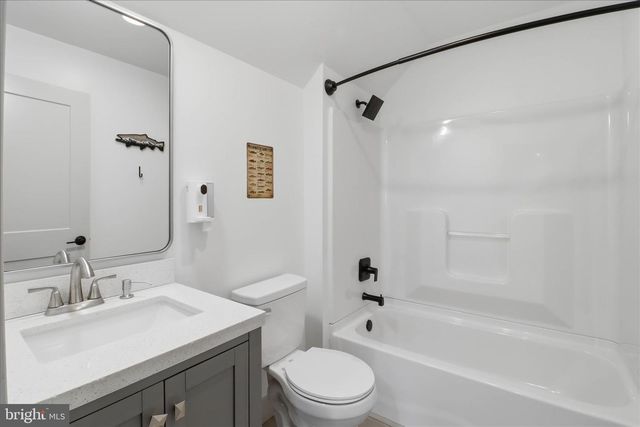 101 ACKLEY CIR, Lititz, PA 17543