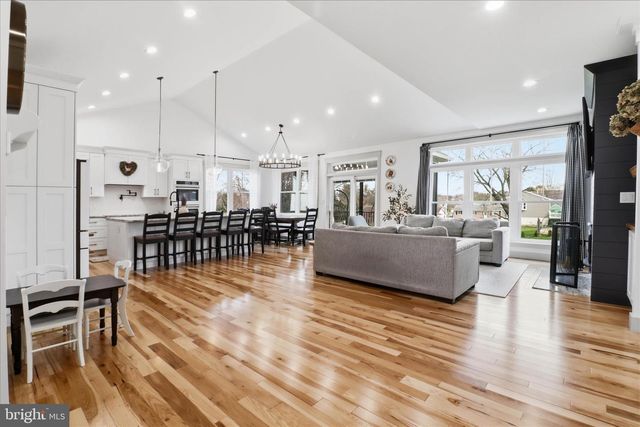101 ACKLEY CIR, Lititz, PA 17543