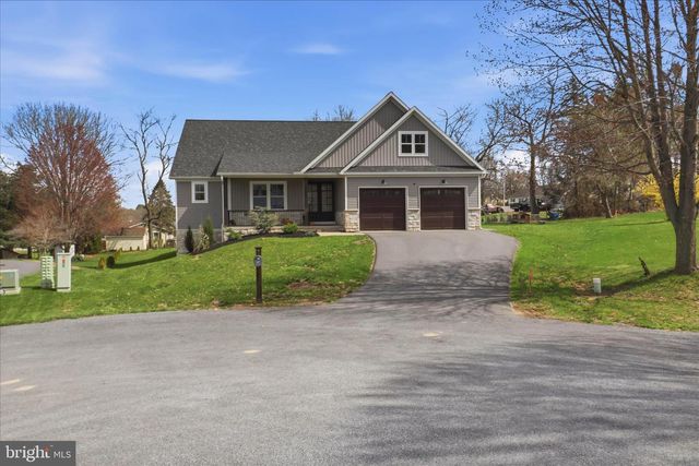 101 ACKLEY CIR, Lititz, PA 17543