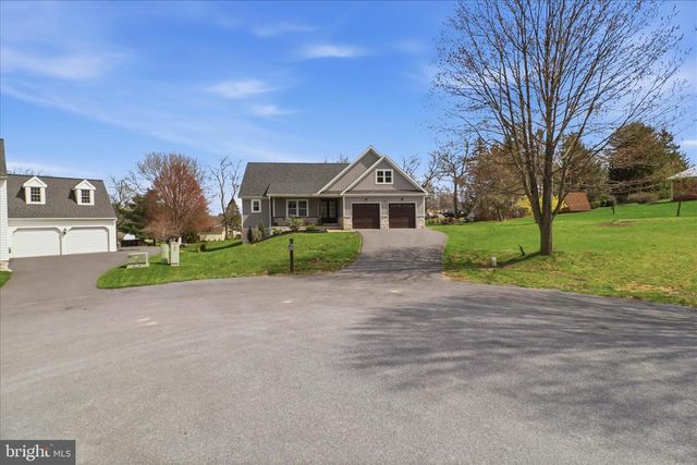 101 ACKLEY CIR, Lititz, PA 17543