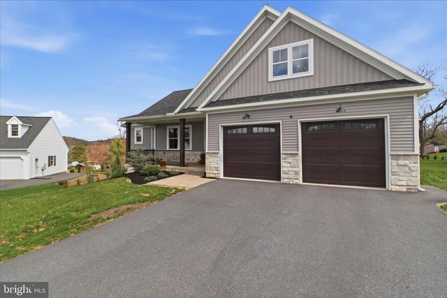 101 ACKLEY CIR, Lititz, PA 17543