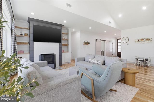101 ACKLEY CIR, Lititz, PA 17543