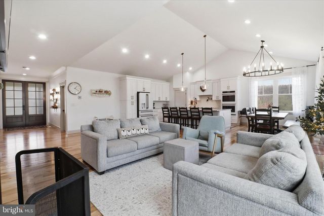 101 ACKLEY CIR, Lititz, PA 17543