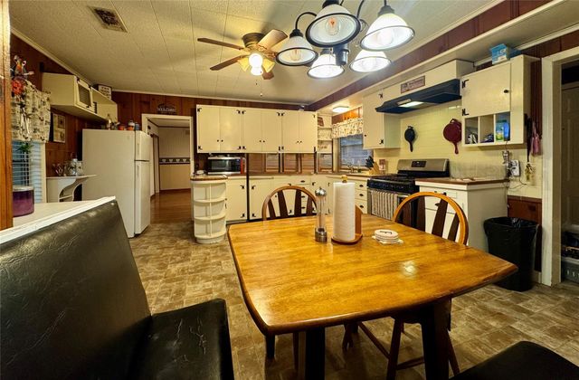 3706 College Street, Damon, TX 77430