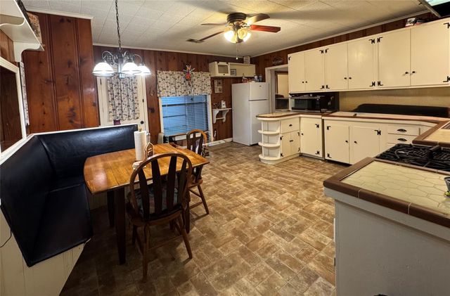 3706 College Street, Damon, TX 77430