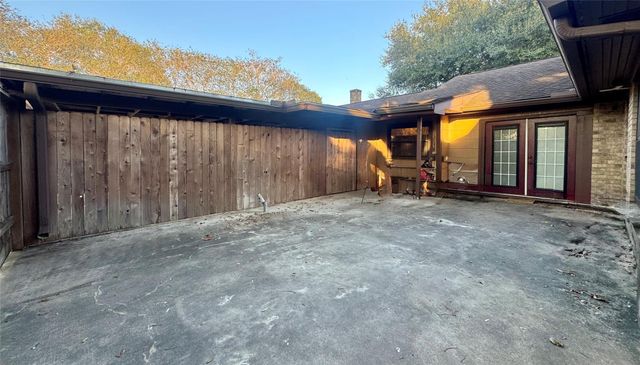 3706 College Street, Damon, TX 77430