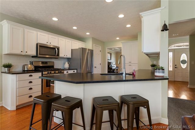 3056 Wolf Lake Boulevard, New Albany, IN 47150