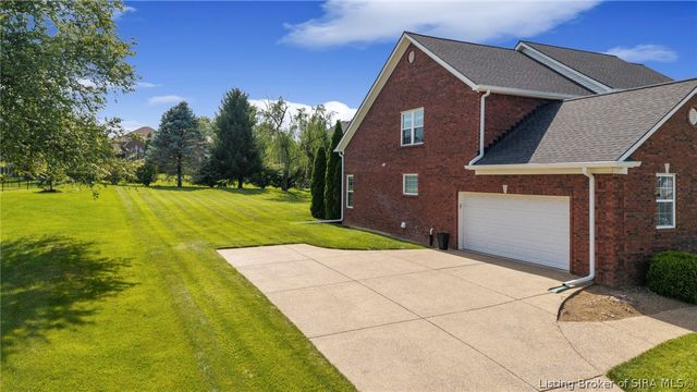 3056 Wolf Lake Boulevard, New Albany, IN 47150