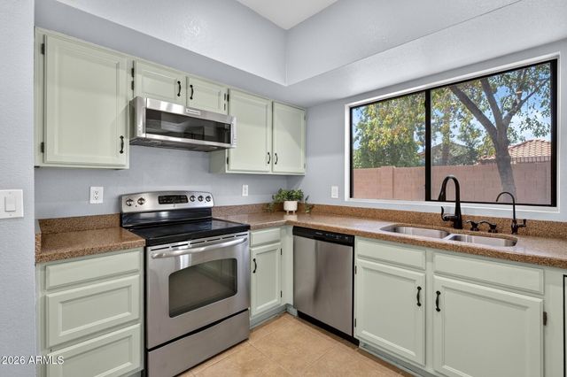 39 E LA VIEVE Lane, Tempe, AZ 85284