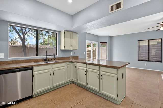 39 E LA VIEVE Lane, Tempe, AZ 85284