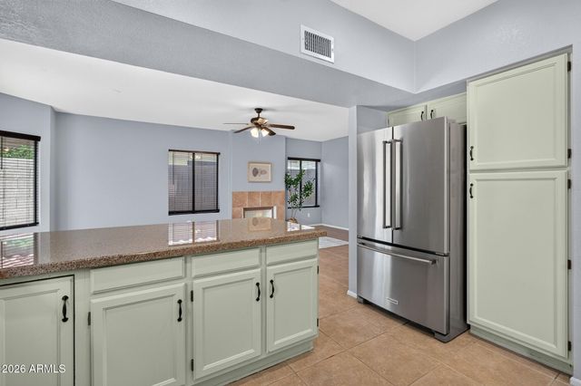 39 E LA VIEVE Lane, Tempe, AZ 85284