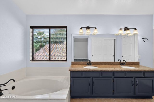 39 E LA VIEVE Lane, Tempe, AZ 85284