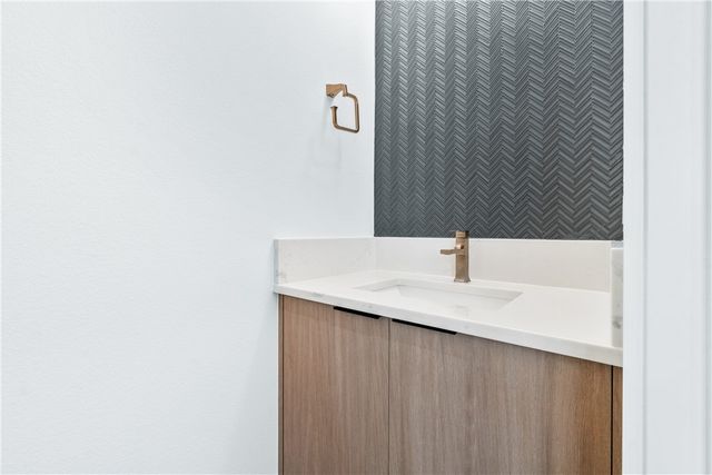 111 S Paddock Loop, Fayetteville, AR 72701