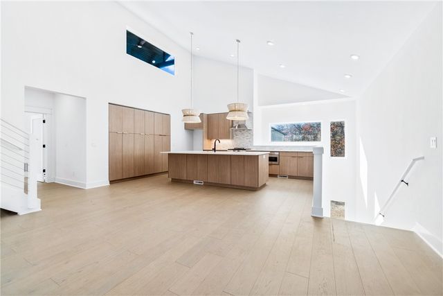 111 S Paddock Loop, Fayetteville, AR 72701