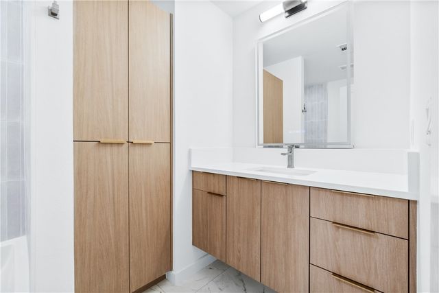 111 S Paddock Loop, Fayetteville, AR 72701