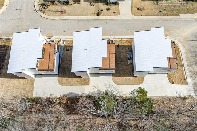 111 S Paddock Loop, Fayetteville, AR 72701