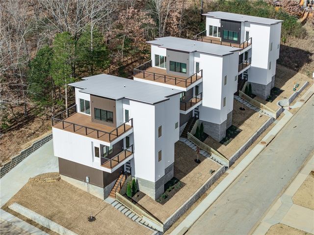 111 S Paddock Loop, Fayetteville, AR 72701