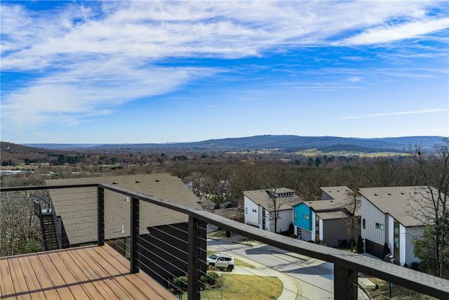 111 S Paddock Loop, Fayetteville, AR 72701