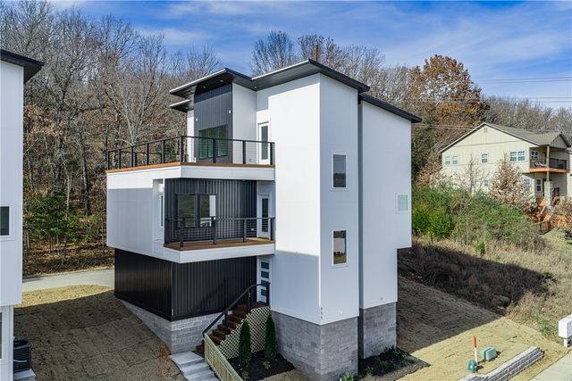 111 S Paddock Loop, Fayetteville, AR 72701