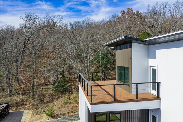 111 S Paddock Loop, Fayetteville, AR 72701