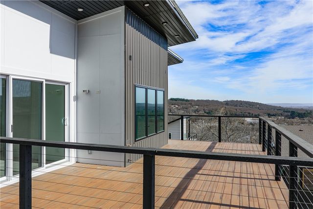 111 S Paddock Loop, Fayetteville, AR 72701