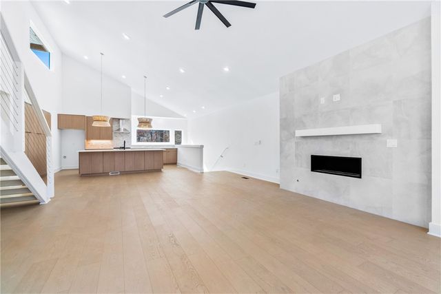 111 S Paddock Loop, Fayetteville, AR 72701