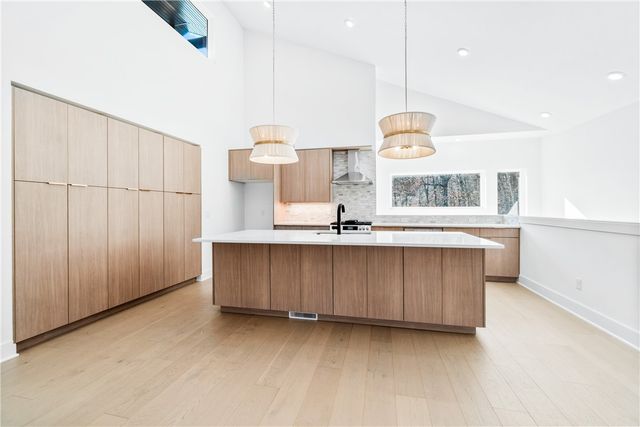 111 S Paddock Loop, Fayetteville, AR 72701