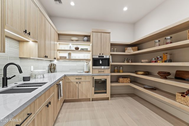 4119 E STANFORD Drive, Phoenix, AZ 85018