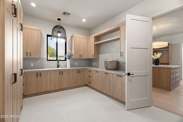 4119 E STANFORD Drive, Phoenix, AZ 85018
