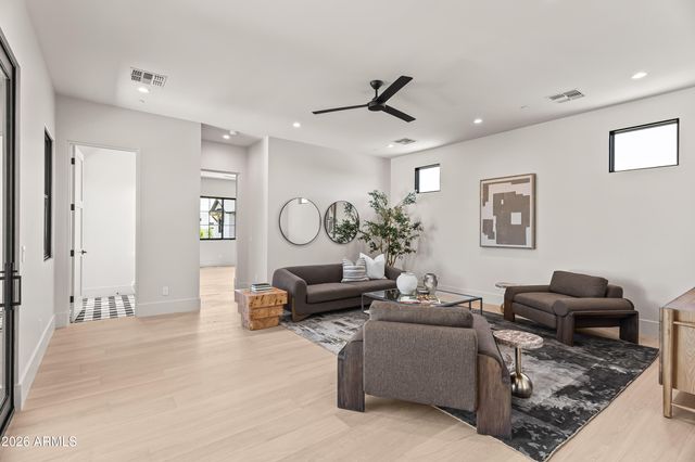 4119 E STANFORD Drive, Phoenix, AZ 85018