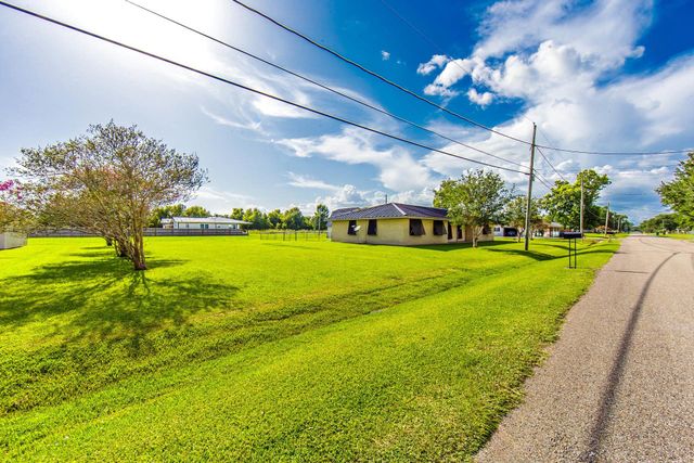 402 Four Point Drive, Raceland, LA 70394