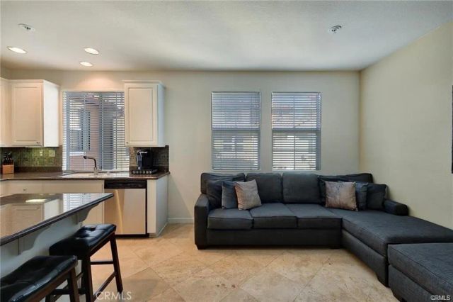 23400 Abbey Glen 48, Valencia, CA 91354