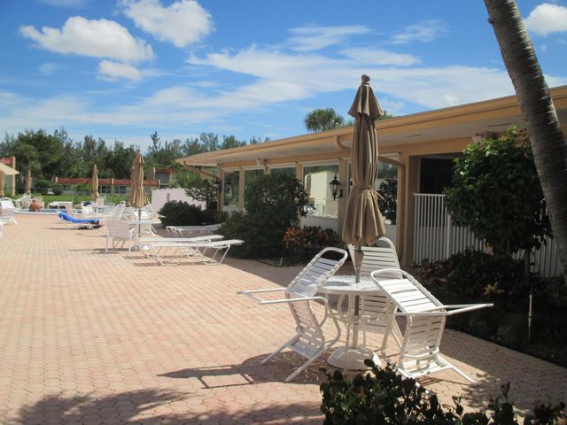 200 Lake Carol Drive, West Palm Beach, FL 33411