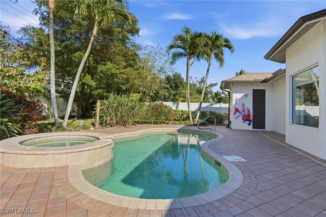 1171 Royal Palm DR, Naples, FL 34103
