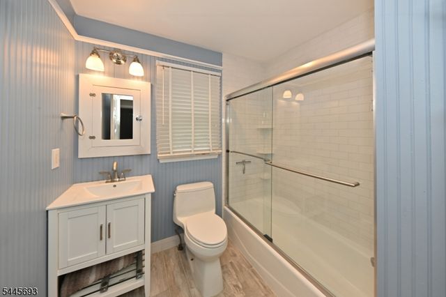 211 Spruce St, Midland Park Boro, NJ 07432