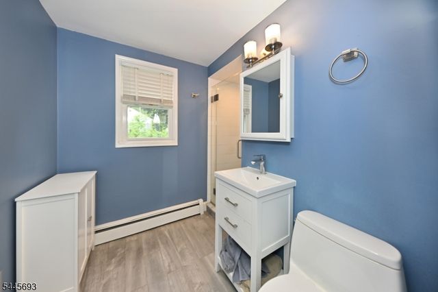 211 Spruce St, Midland Park Boro, NJ 07432