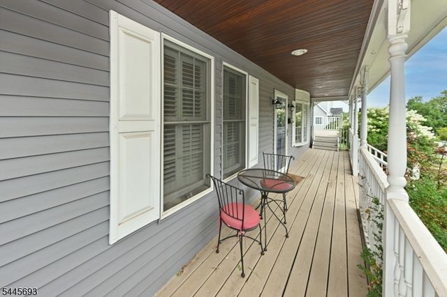 211 Spruce St, Midland Park Boro, NJ 07432