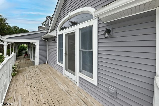 211 Spruce St, Midland Park Boro, NJ 07432